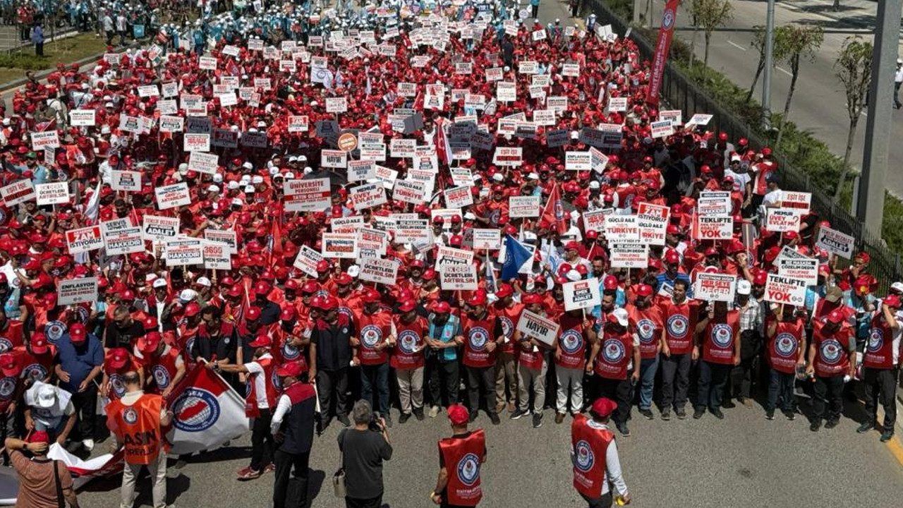 Memur-Sen’den ‘Zam’ Eylemi: Hazine ve Maliye Bakanlığı’na Yürüdüler
