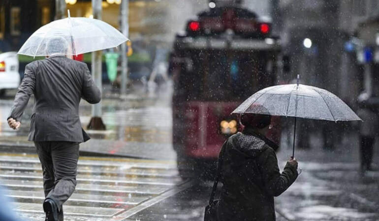 Meteoroloji’den Çifte Uyarı! Çok Sayıda İli Sağanak ve Fırtına Vuracak… İstanbul da Listede