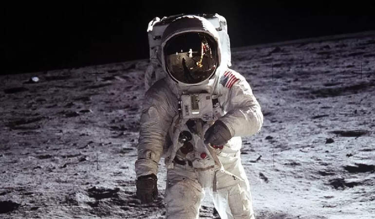 NASA Astronotu Bilinmeyen Gerçeği Açıkladı! Uzaya Giden Astronotlar Ne Kadar Maaş Alıyor?