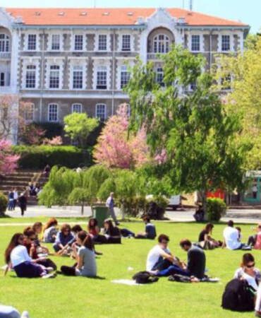 Öğrencilerin En Memnun Olduğu 40 Üniversite Belli Oldu: Zirvedeki İsim Şaşırttı