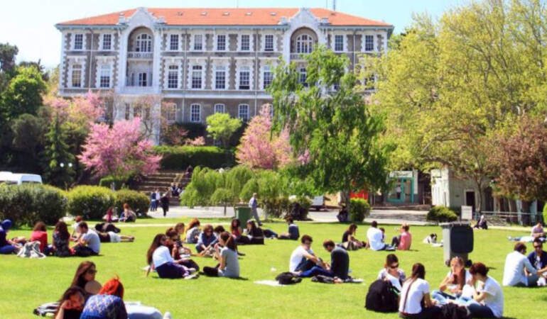 Öğrencilerin En Memnun Olduğu 40 Üniversite Belli Oldu: Zirvedeki İsim Şaşırttı