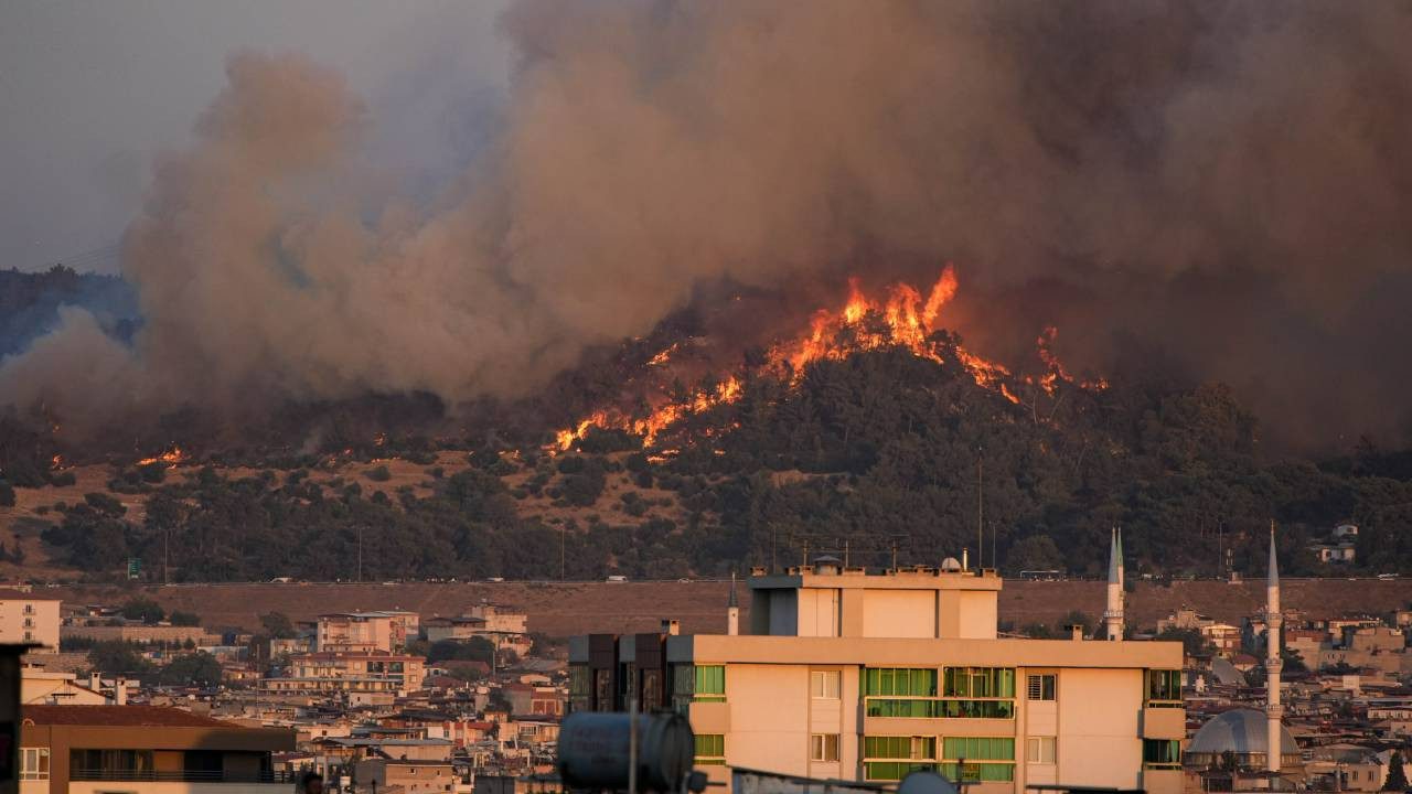 Ormanlarımız Alev Alev Yanıyor! İzmir ve Uşak Yangınlarında Son Durum