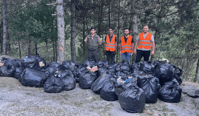 Ormanlık Alandan 200 Torba Çöp Çıktı