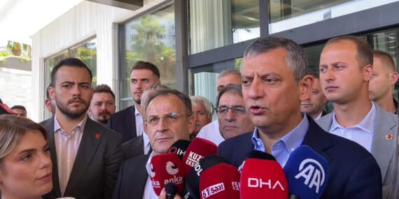 Özgür Özel, Adil Karaismailoğlu’na Yüklendi: ‘Kayyım Çırağı Açıkta Kaldı!’