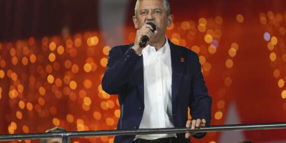 Özgür Özel Beyoğlu’nda İlan Etti: ‘Eylemler Ne Zaman Sonuç Alırsak O Zaman Bitecek’