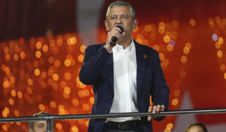 Özgür Özel Beyoğlu’nda İlan Etti: ‘Eylemler Ne Zaman Sonuç Alırsak O Zaman Bitecek’