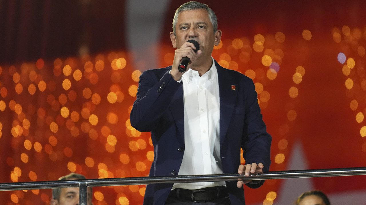 Özgür Özel Beyoğlu’nda İlan Etti: ‘Eylemler Ne Zaman Sonuç Alırsak O Zaman Bitecek’