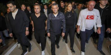 Özgür Özel ‘Zafer Yolu’ Yürüyüşüne Katıldı