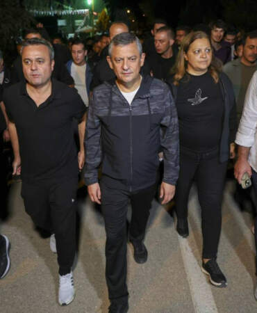 Özgür Özel ‘Zafer Yolu’ Yürüyüşüne Katıldı