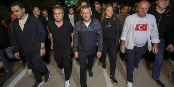 Özgür Özel ‘Zafer Yolu’ Yürüyüşüne Katıldı