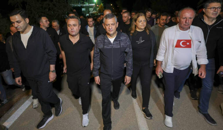 Özgür Özel ‘Zafer Yolu’ Yürüyüşüne Katıldı