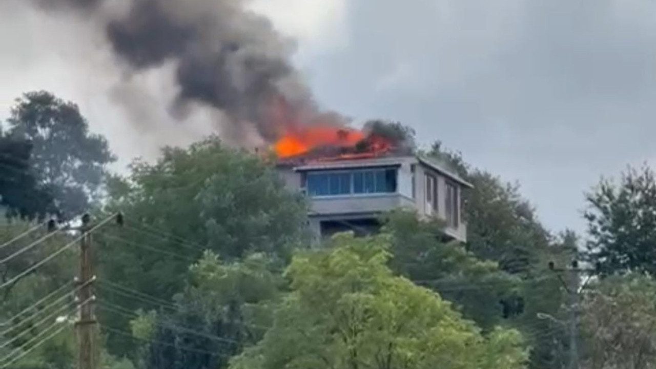 Rize’de Çatı Yangını Paniği!