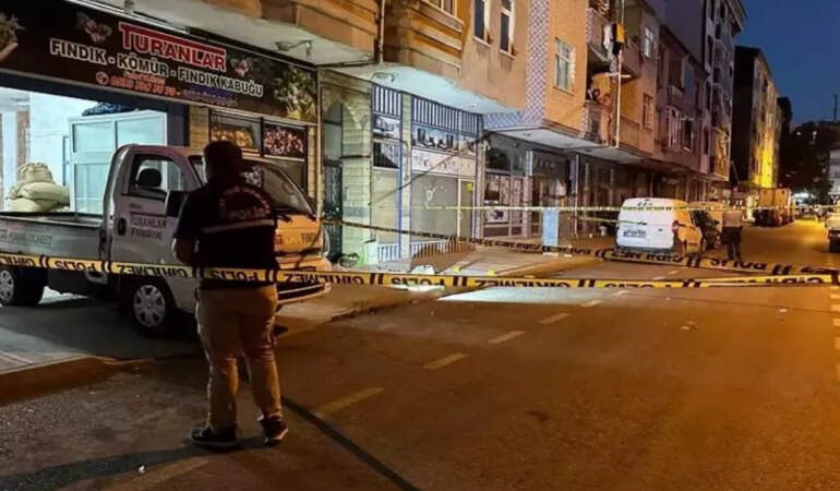 Sakarya’da Silahlı Saldırı! Baba Öldü, 4 Yaşındaki Oğlu Yaralandı