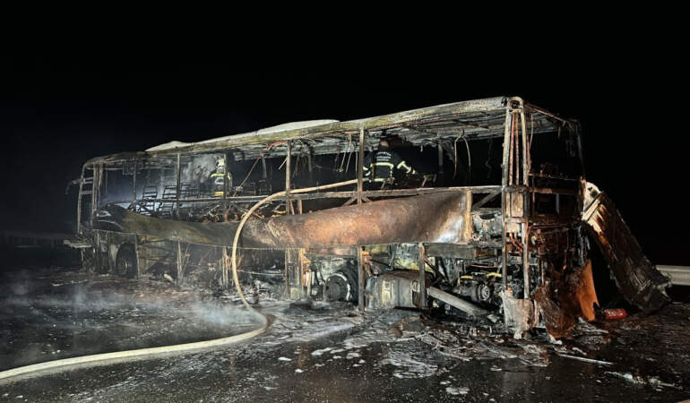 Şoförün Dikkati Faciayı Önledi… Yolcu Otobüsü Kül Oldu
