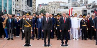 Taksim’de 30 Ağustos Zafer Bayramı Töreni: İBB Başkan Vekili Çelenk Bıraktı