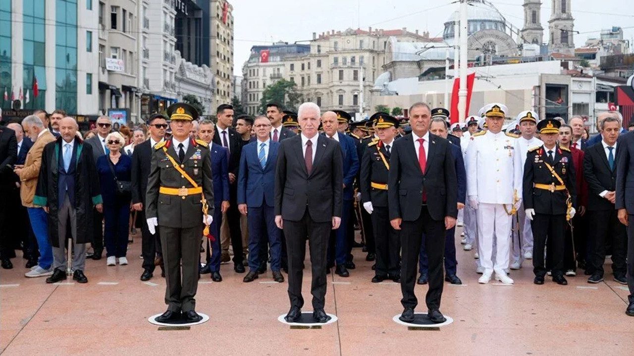 Taksim’de 30 Ağustos Zafer Bayramı Töreni: İBB Başkan Vekili Çelenk Bıraktı