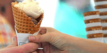 Tatil Cennetinde ‘Zam’ Kabusu! 2 Top Dondurmanın Fiyatı Sosyal Medyada Tartışma Yarattı