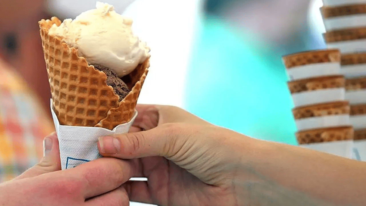 Tatil Cennetinde ‘Zam’ Kabusu! 2 Top Dondurmanın Fiyatı Sosyal Medyada Tartışma Yarattı