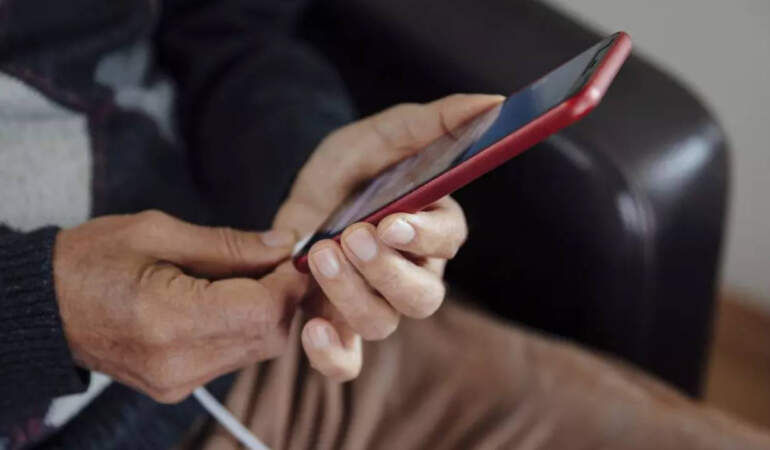 Telefonunu Böyle Şarj Edenler Yandı: Uzmanlar Uyardı! Büyük Tehlike Kapıda
