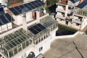 Terasını Serayla Kapladı, Dört Mevsim Üretiyor: Getirisi Rekor Kırdı, İki Eve Birden Yetiyor