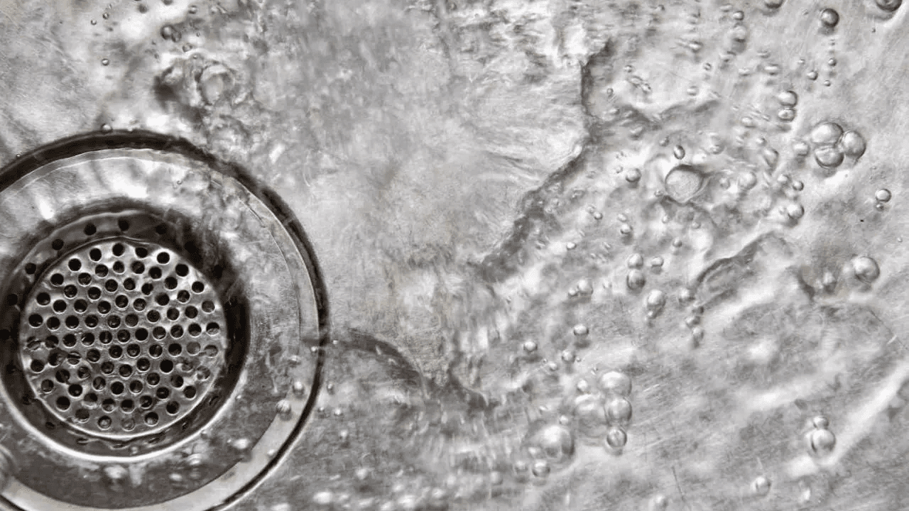 Tesisatçıların Sırrı Açığa Çıktı: Lavabonuza Haftada Bir Bardak Dökün! Tesisat Sorununu Ortadan Kaldırın