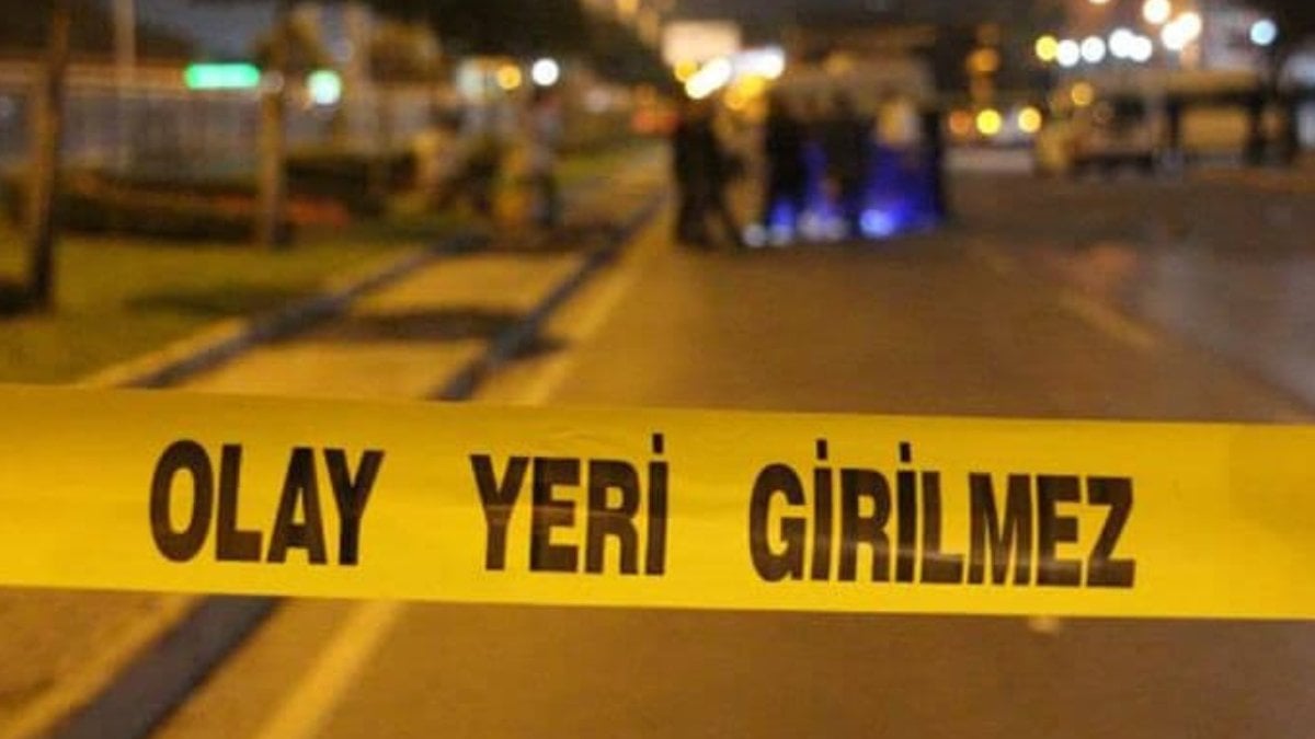 Sultangazi’de korkunç olay! Babasını boğazını keserek katletti