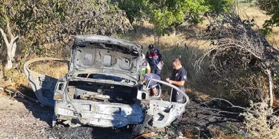Manisa’da iki otomobil çarpıştı, araçlardan biri alev aldı