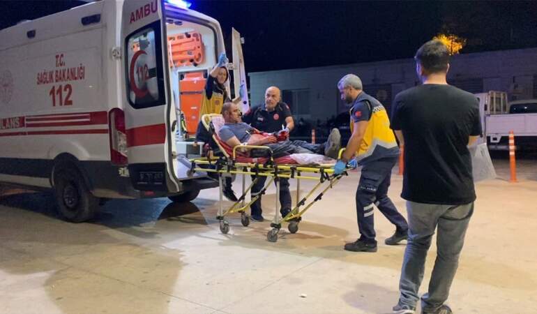 Genç kızlara rahatsızlık verdiği öne sürülen 1 kişi 3 kişi tarafından bıçaklandı
