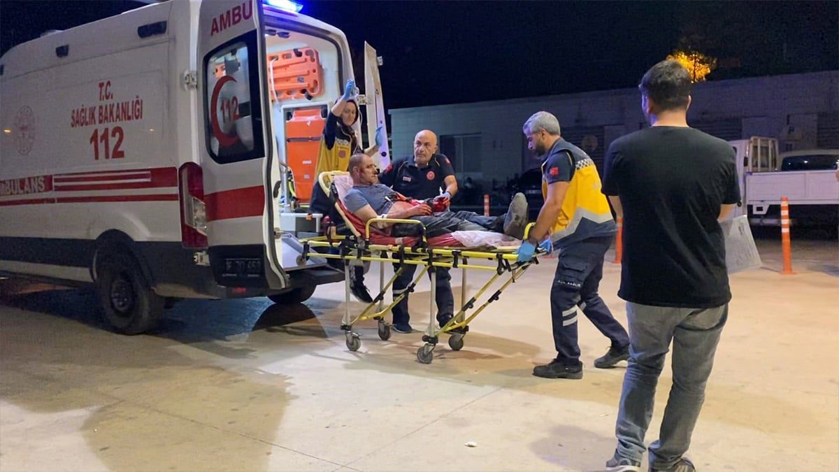 Genç kızlara rahatsızlık verdiği öne sürülen 1 kişi 3 kişi tarafından bıçaklandı