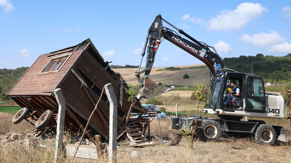 İSKİ, Terkos’taki 17 kaçak yapıyı yıktı