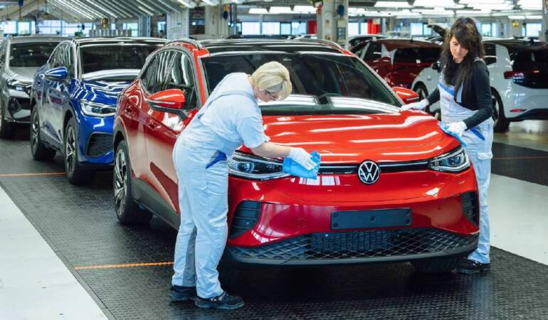 Volkswagen’de bir devrin sonu! Alman devi de şasiyi değiştiriyor