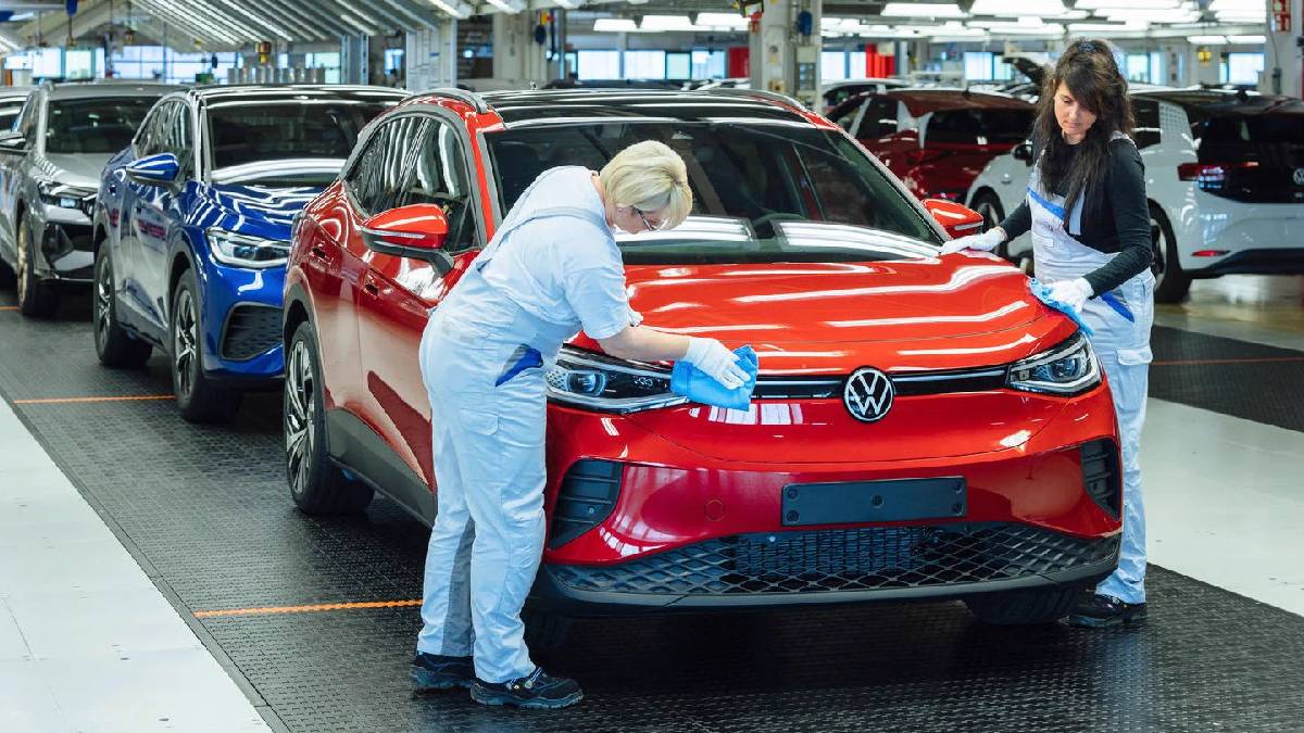 Volkswagen’de bir devrin sonu! Alman devi de şasiyi değiştiriyor