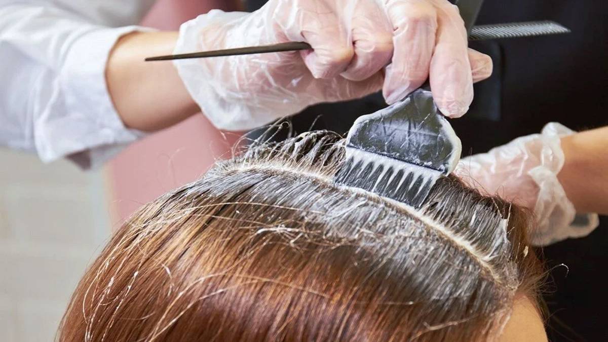 Akıp giden saç rengine son! İşte doğal yollarla boyanın ömrünü uzatan 4 altın kural