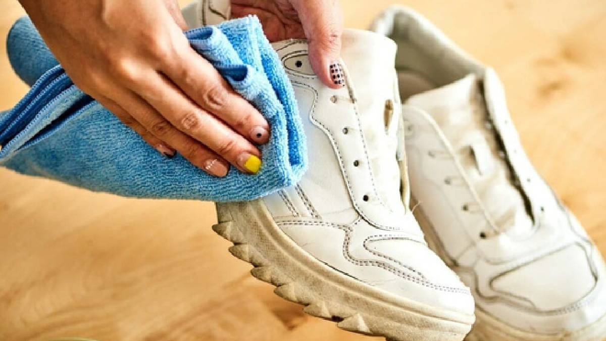 Spor ayakkabılarınız her zaman kar gibi beyaz kalsın: İşte o pratik temizlik yöntemi!