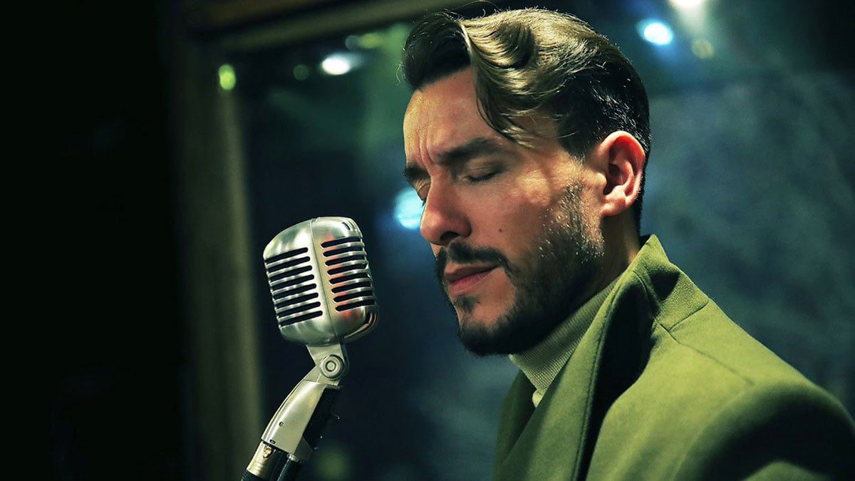 Cem Adrian: İnsanlık gözümüzün önünde katlediliyor