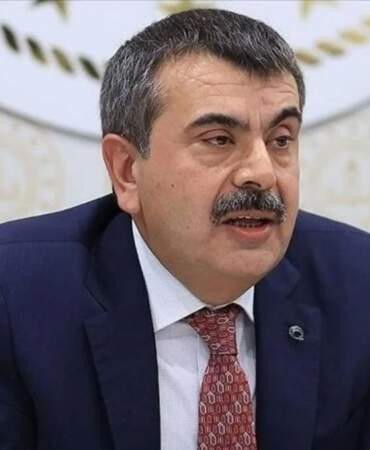 Öğretmenlerden Yusuf Tekin hakkında suç duyurusu: “Günah çıkarmaya çalışmaktadır”