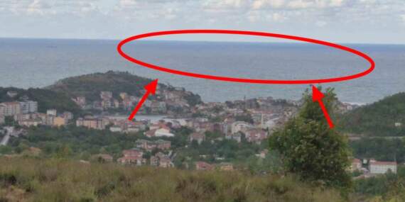 Amasra’da şaşırtan görüntü! Fırtına ve sağanak sonrası deniz renkten renge büründü