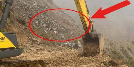 Rize’deki yola açma çalışmalarında dehşet anları! Operatör ölümden son anda döndü