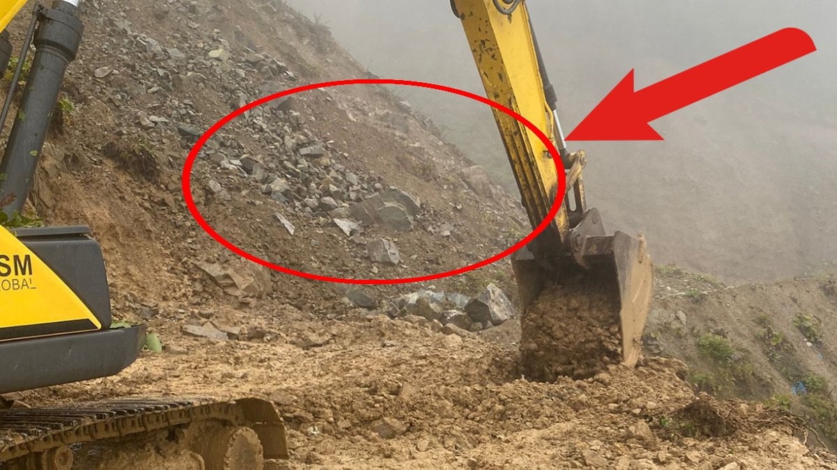 Rize’deki yola açma çalışmalarında dehşet anları! Operatör ölümden son anda döndü