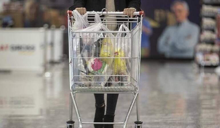 Marketlerin pazar günü kapanması için yetki valiliklerde