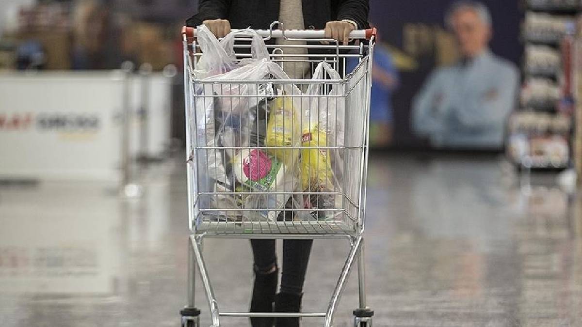 Marketlerin pazar günü kapanması için yetki valiliklerde