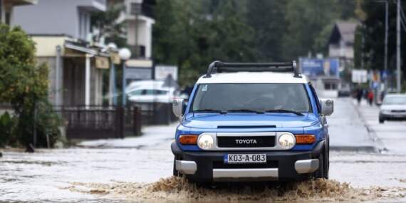 Herkes almak için can atacak! Toyota gücünü sergiledi! Sel bile onu devirmeye yetmedi