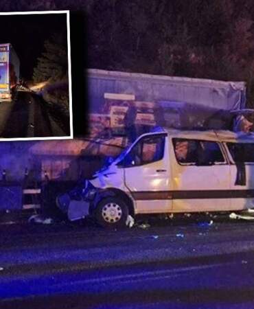Otoyolda tarım işçilerini taşıyan minibüs TIR’a çarptı: Üç ölü, 16 yaralı