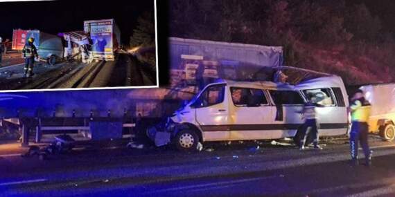 Otoyolda tarım işçilerini taşıyan minibüs TIR’a çarptı: Üç ölü, 16 yaralı