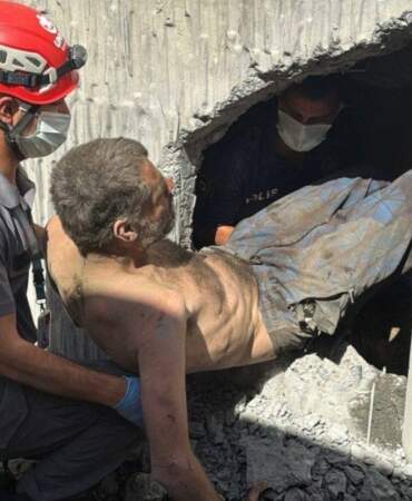 Beyoğlu’ndaki bir tünelde günlerce mahsur kalan kişi kurtarıldı