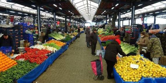 Mecidiyeköy semt pazarında vatandaşlar isyan etti: Patates olmasa aç kalırdık