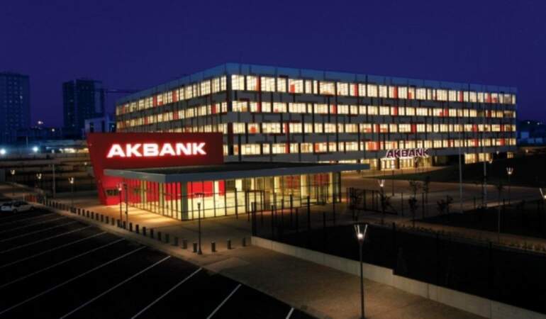 Akbank 1 milyar 39 milyon TL’lik takipteki alacağını sattı