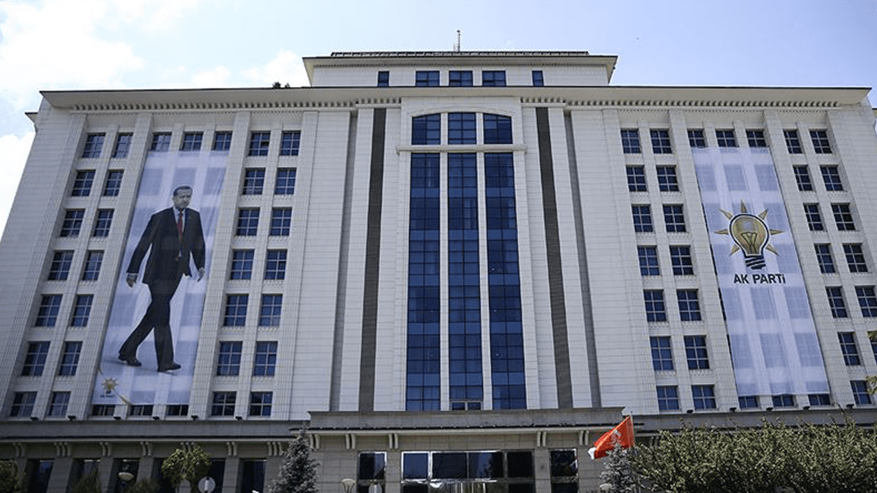 AKP’de İstifa Dalgası! 1 İl Başkanı Daha Görevden Ayrıldı