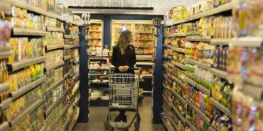 Bakan Bolat Yeşil Işık Yaktı: Marketler Pazar Günü Kapalı mı Olacak?