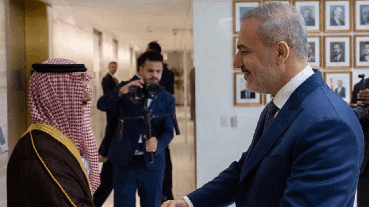 Bakan Fidan, Suudi Arabistanlı Mevkidaşı ile Bir Araya Geldi